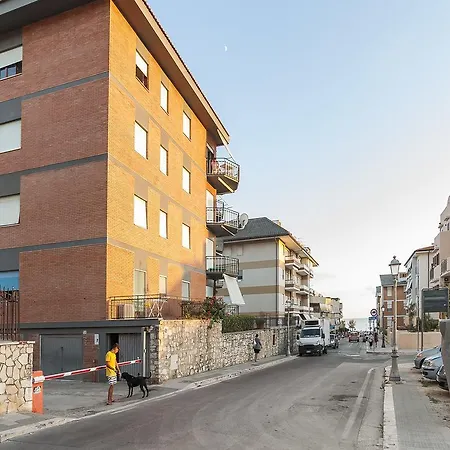 Cariddi Loft Apartmán *